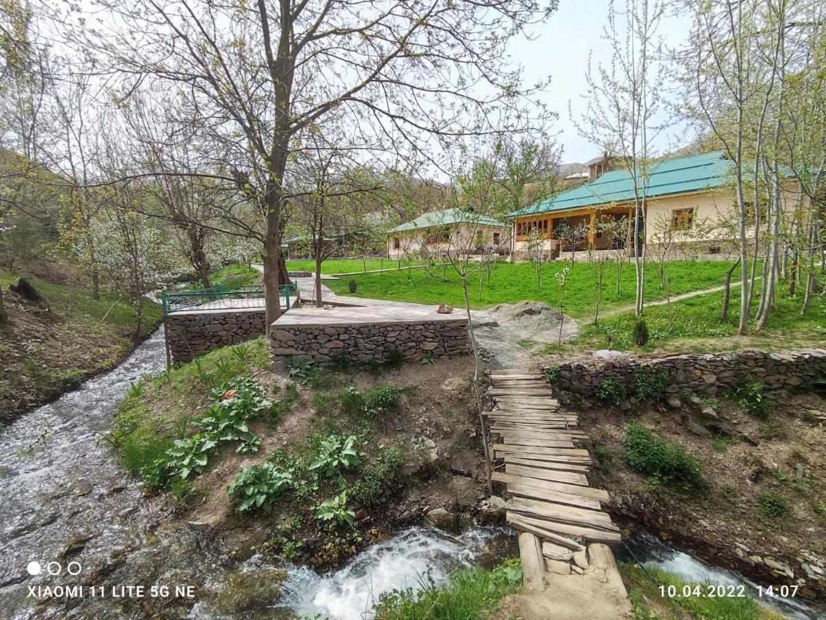 Hayat Guesthouse Nuratau Mountains Yukary-Ukhum Exterior photo