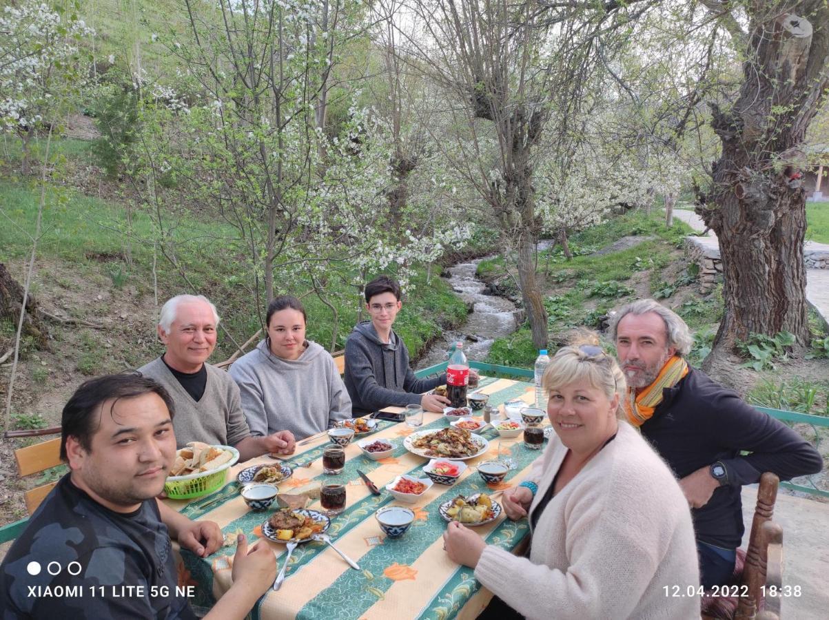 Hayat Guesthouse Nuratau Mountains Yukary-Ukhum Exterior photo
